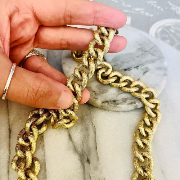 Vintage Chunky Chain Jewelry Set - Gold Toned Metal - Necklace & Bracelet - Picture 6 of 8